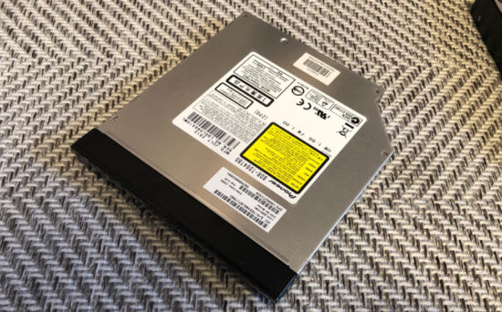 メルカリで購入したノートPC用の内蔵Blu-rayドライブ