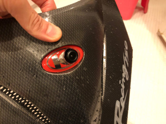 バイク用ドライブレコーダーのフロントカメラをKYMCO Racing150Fiのフロントパネルに穴あけ加工をして埋め込む