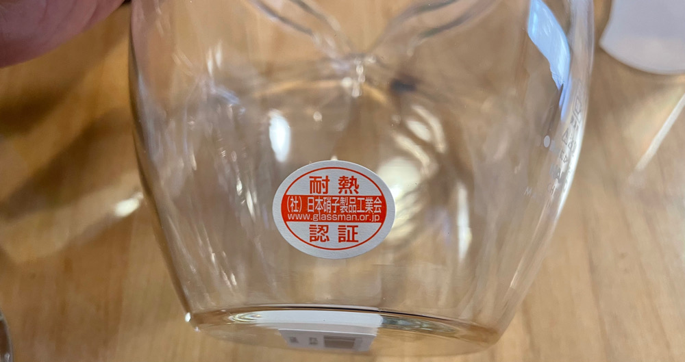国内唯一の耐熱ガラス製造工場を持つHARIOならメイドインジャパンで耐熱認証のシールが付くので安心感がありますオススメ